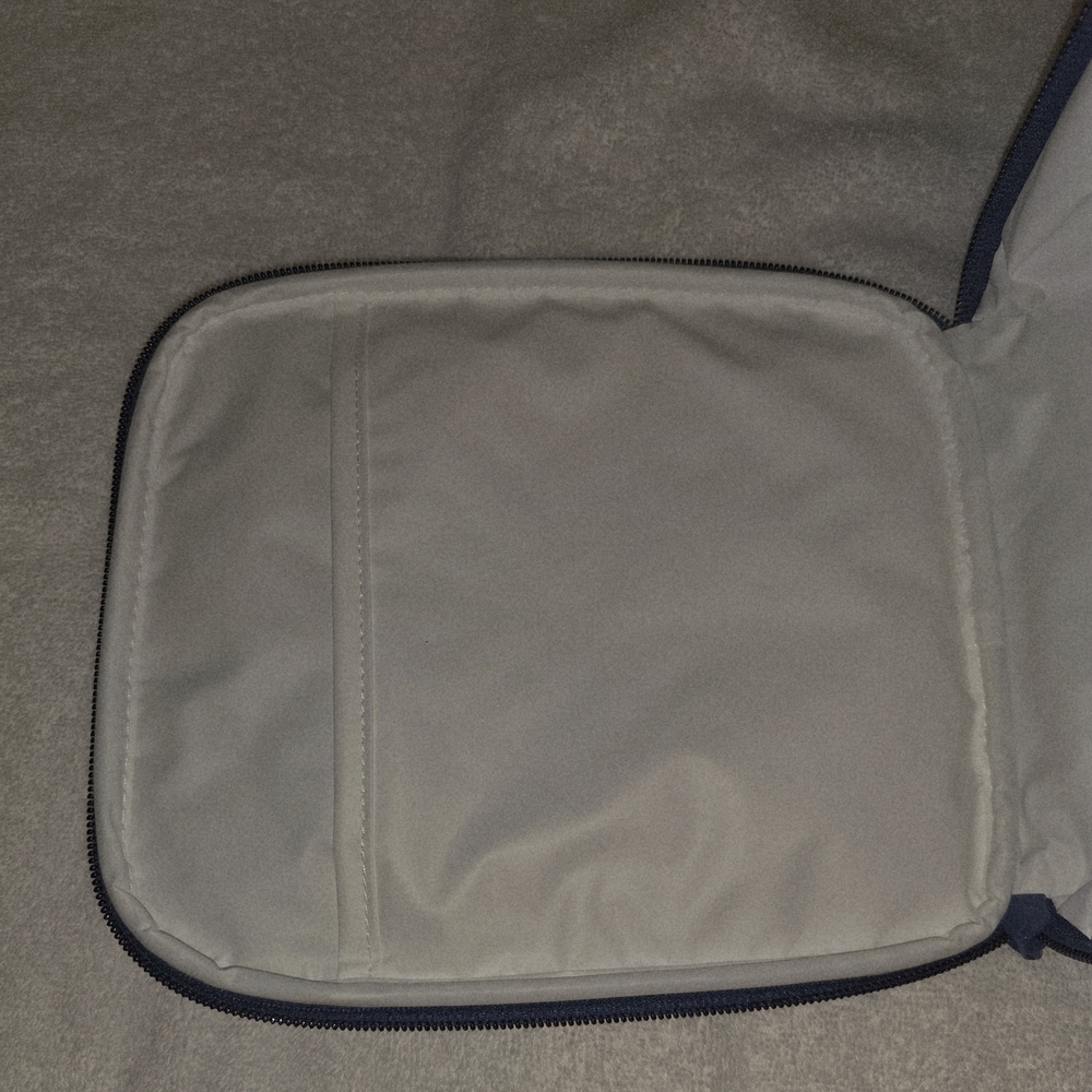 Vera Bradley Blue Floral Elephant Quilted Lunch Pouch - Picture 7 of 9